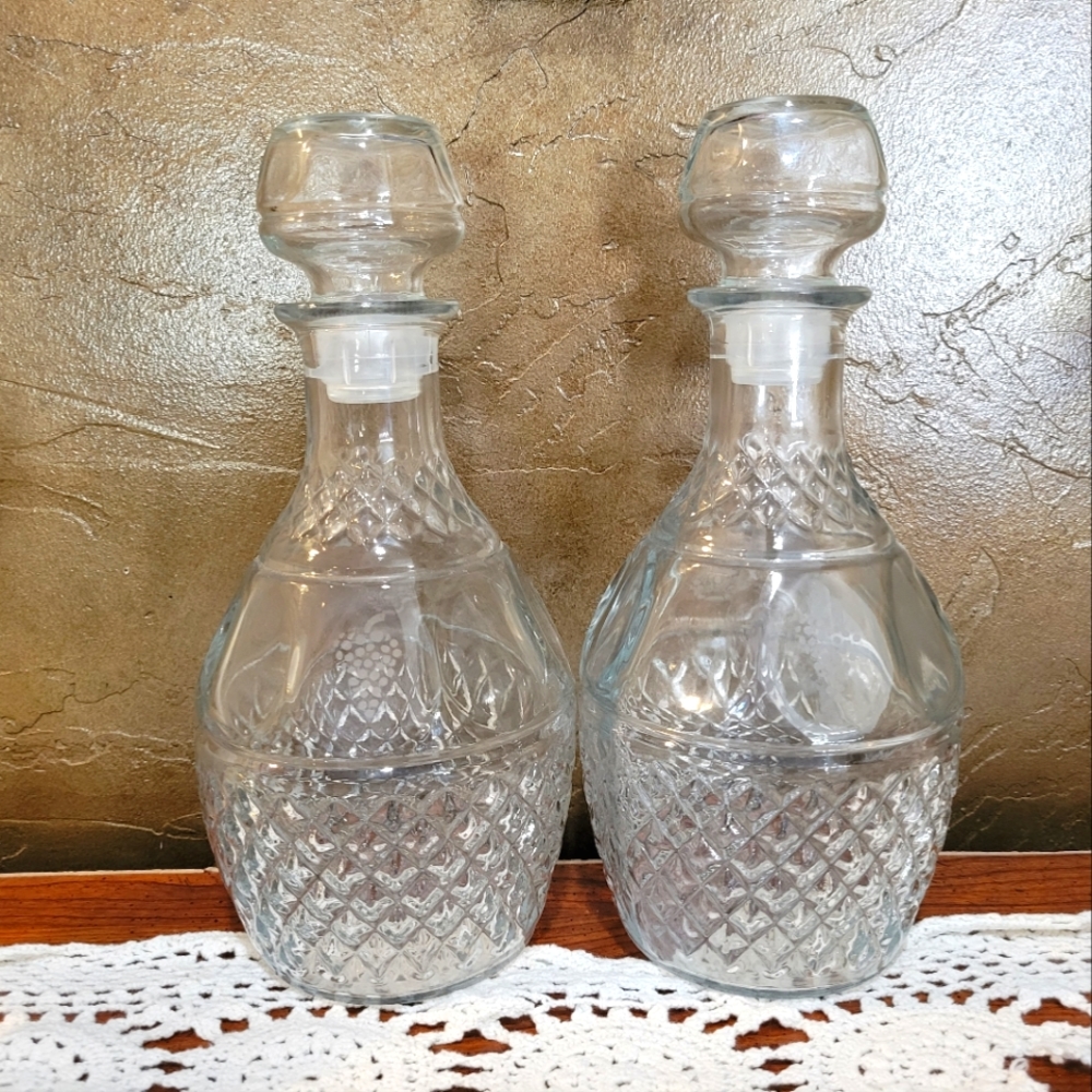 Vintage - Royal Crown & Grape Glass Whiskey Decanter set of 2 - Picture 2 of 6